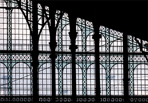 587 - Fenster Hallenfassade Gare du Nord